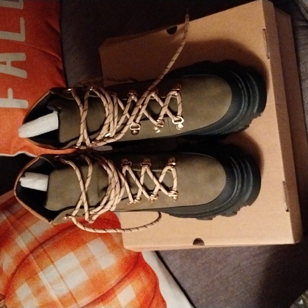 Portland Boots. New In Box. Size 10 - Picture 2 of 12
